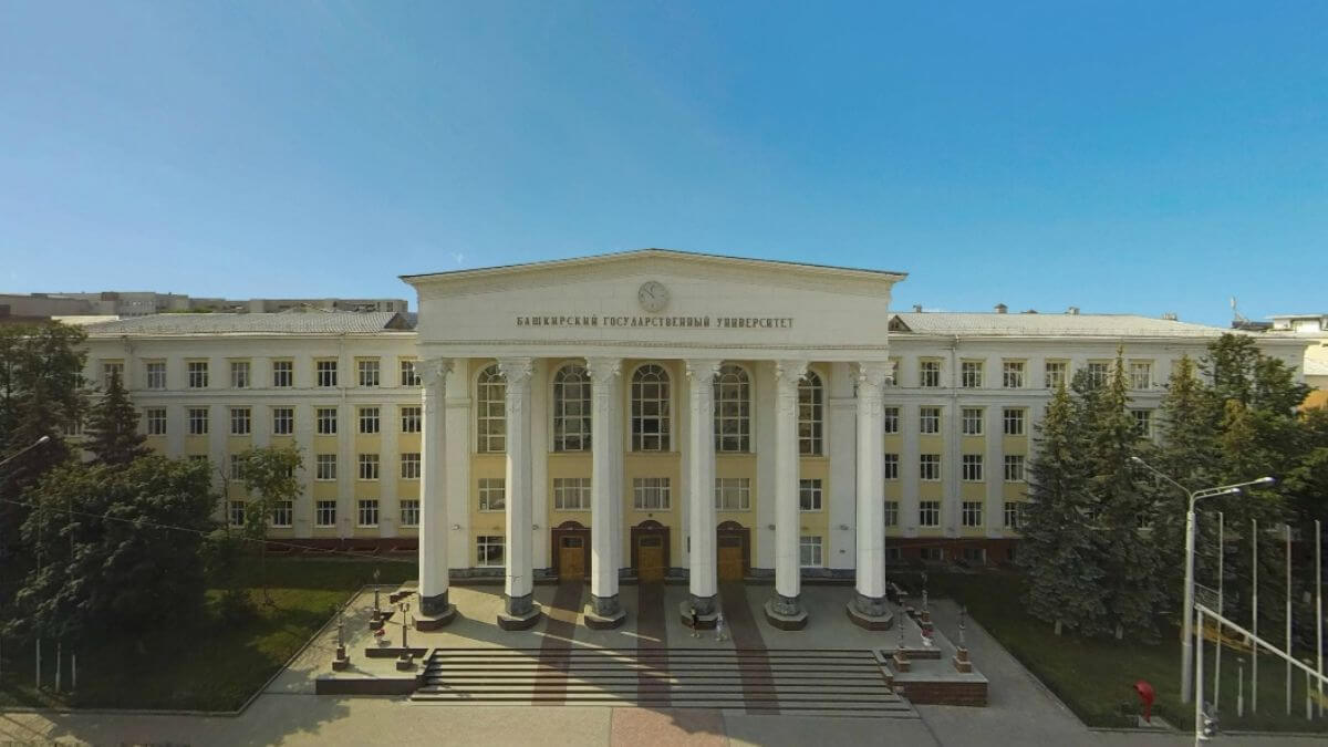 Khuôn viên rộng lớn của trường Đại học Sư phạm Quốc gia Bashkir