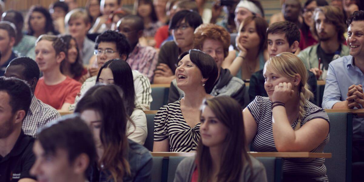 Trường Đại học Sunderland đã thu hút nhiều sinh viên đến học tập và trải nghiệm