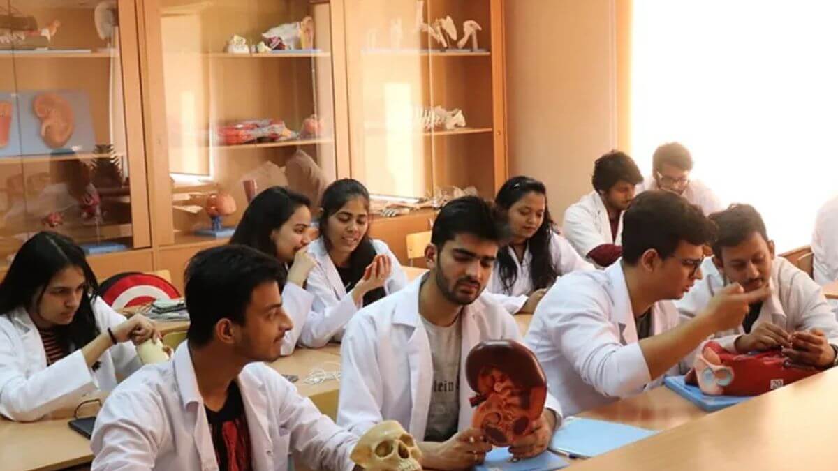 Sinh viên sẽ có cơ hội tiếp cận nhiều chương trình học chất lượng khi đến với trường Đại học Y khoa bang Altai