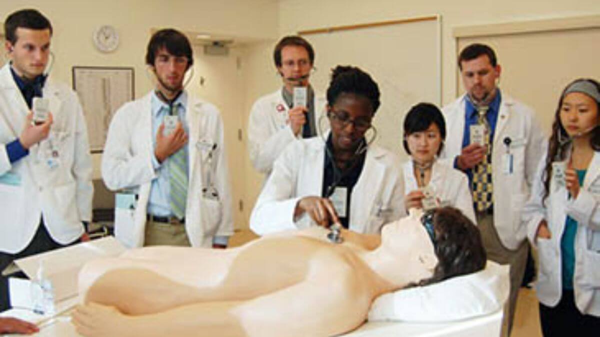 Những giờ học gắn liền với thực tiễn tại trường Đại học Y khoa bang Omsk