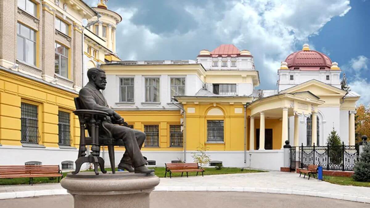 Trường Đại học Y khoa Saratov là ngôi trường nổi tiếng với lịch sử phát triển lâu đời ở Nga