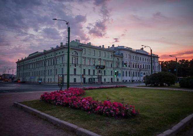 Viện Văn hóa Saint Petersburg là ngôi trường có lịch sử phát triển lâu đời tại Nga