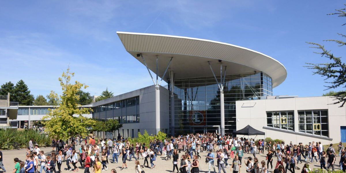 Nhiều sinh viên đều lựa chọn đến với trường Đại học Rennes 2 tại Pháp để học tập và trải nghiệm