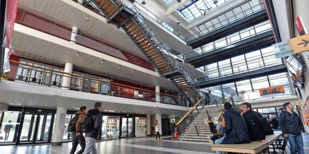 Trường Đại học Angers luôn nỗ lực tạo điều kiện thuận lợi cho sinh viên học tập và giao lưu