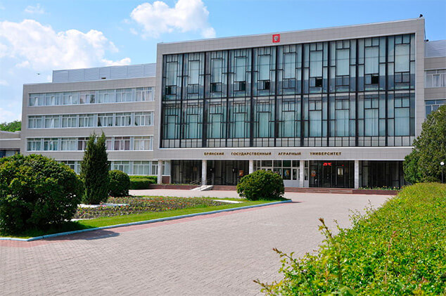 Khuôn viên rộng lớn của trường Đại học bang Bryansk