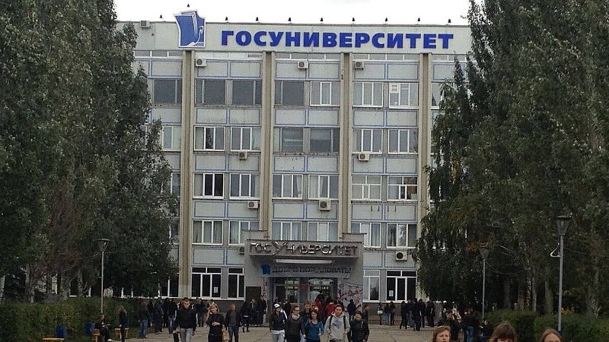 Khuôn viên rộng lớn của trường Đại học bang Samara