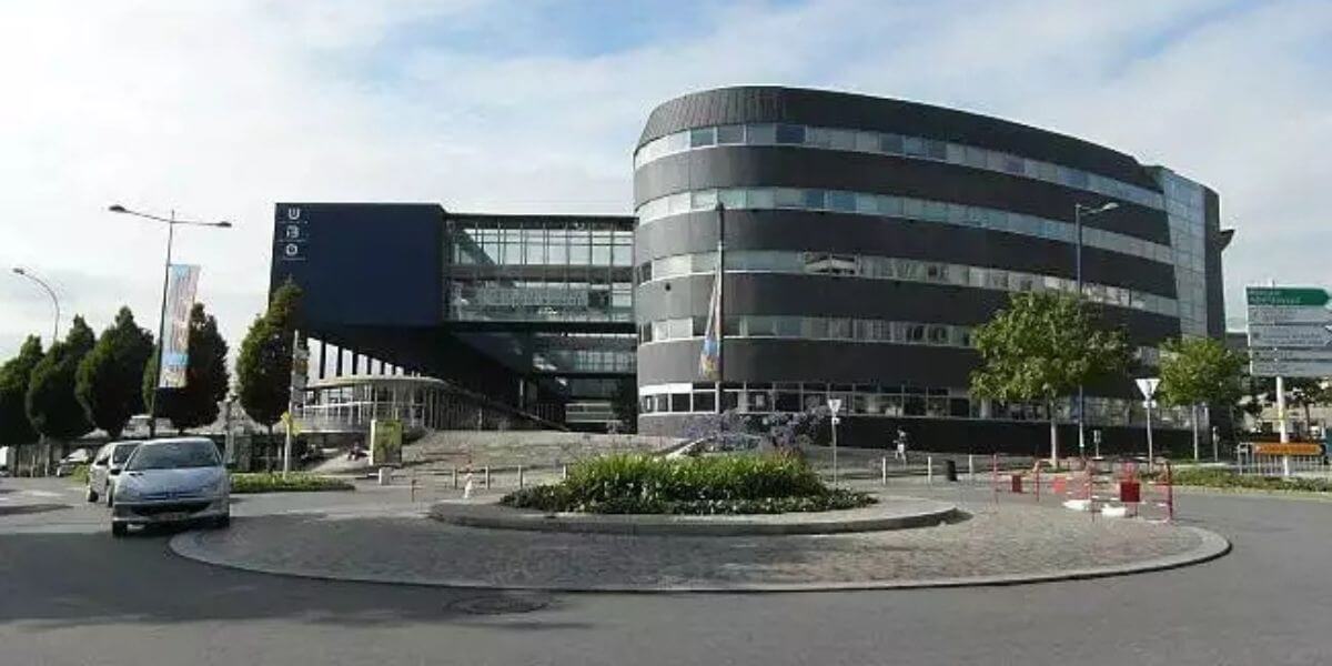 Trường Đại học Bretagne Occidentale xây dựng hệ thống cơ sở vật chất hiện đại nhằm phục vụ việc học tập của sinh viên