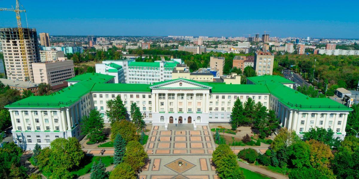 Khuôn viên rộng lớn của trường Đại học Kỹ thuật Don State