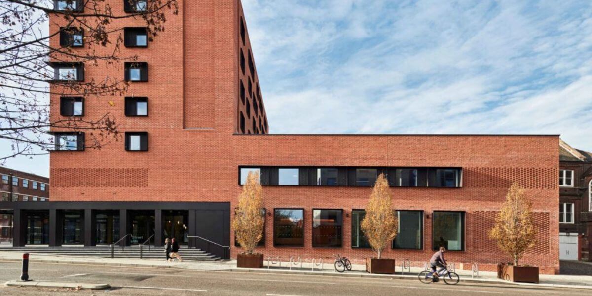 Khuôn viên trường Đại học Nghệ thuật Norwich