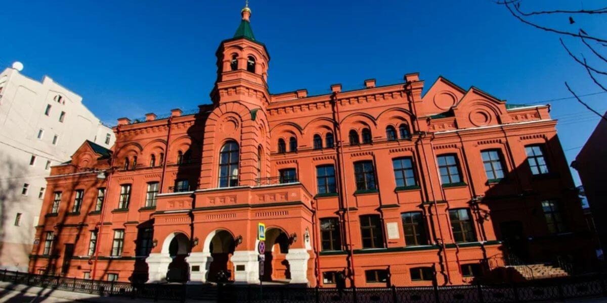 Khuôn viên hiện đại của trường Đại học Nhân văn Saint Tikhon