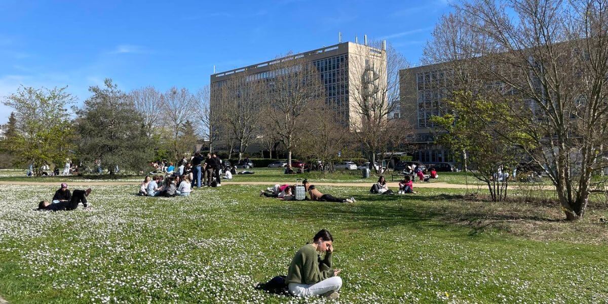 Trường Đại học Paris Nanterre là ngôi trường có uy tín cao tại Pháp