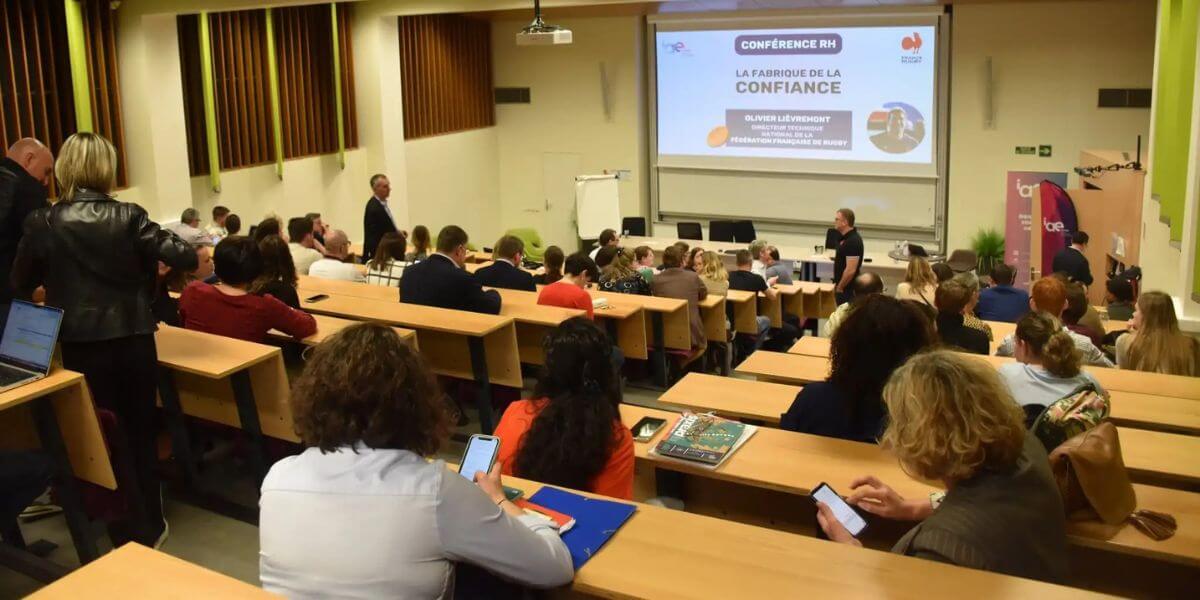 Những hoạt động ngoại khóa hữu ích tại trường Đại học Poitiers