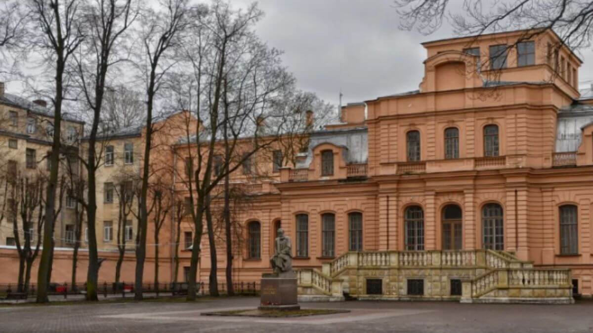 Khuôn viên của trường Đại học Quốc gia Lesgaft