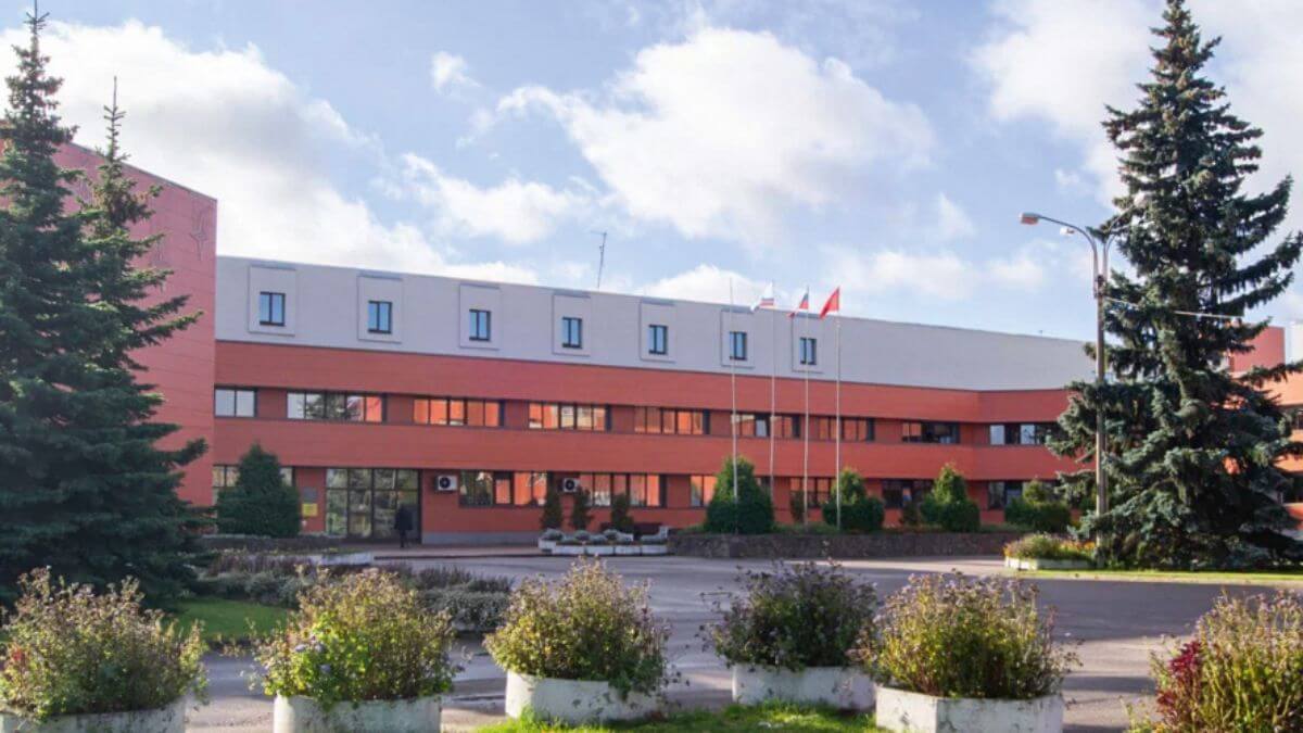 Khuôn viên rộng lớn của trường Đại học Tổng hợp Puskin Leningrad