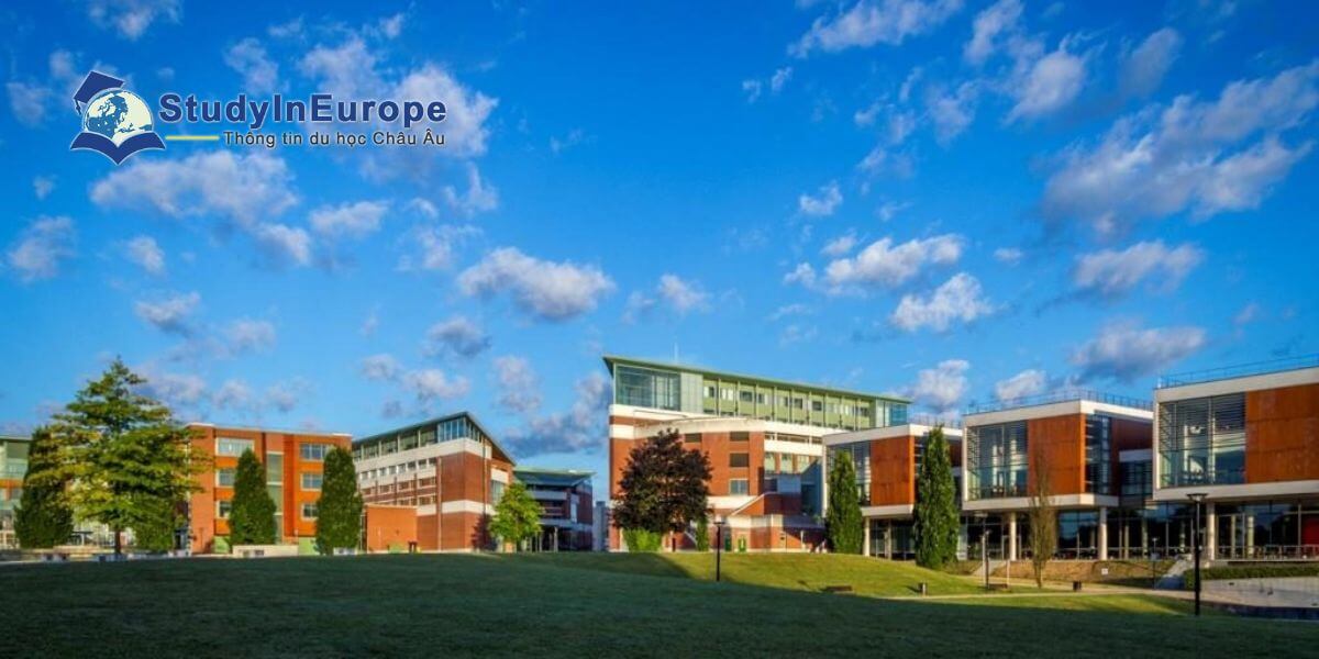 Review Trường Đại học Versailles St Quentin en Yvelines (Université de Versailles Saint-Quentin-en-Yvelines)