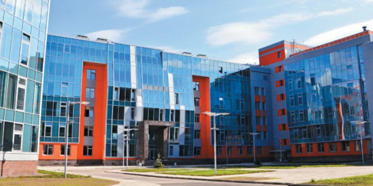 Khuôn viên hiện đại của trường Đại học Viễn thông Quốc gia Saint Petersburg