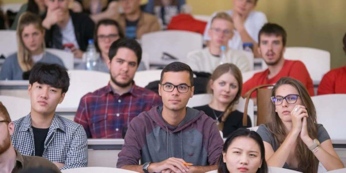 Bầu không khí học tập tích cực tại trường Đại học Viễn thông Quốc gia Saint Petersburg