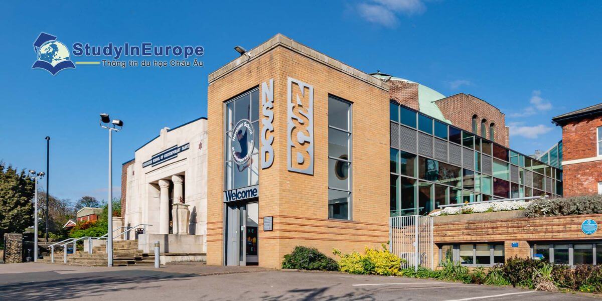 Review Trường Múa Đương Đại Phương Bắc (Northern School of Contemporary Dance)