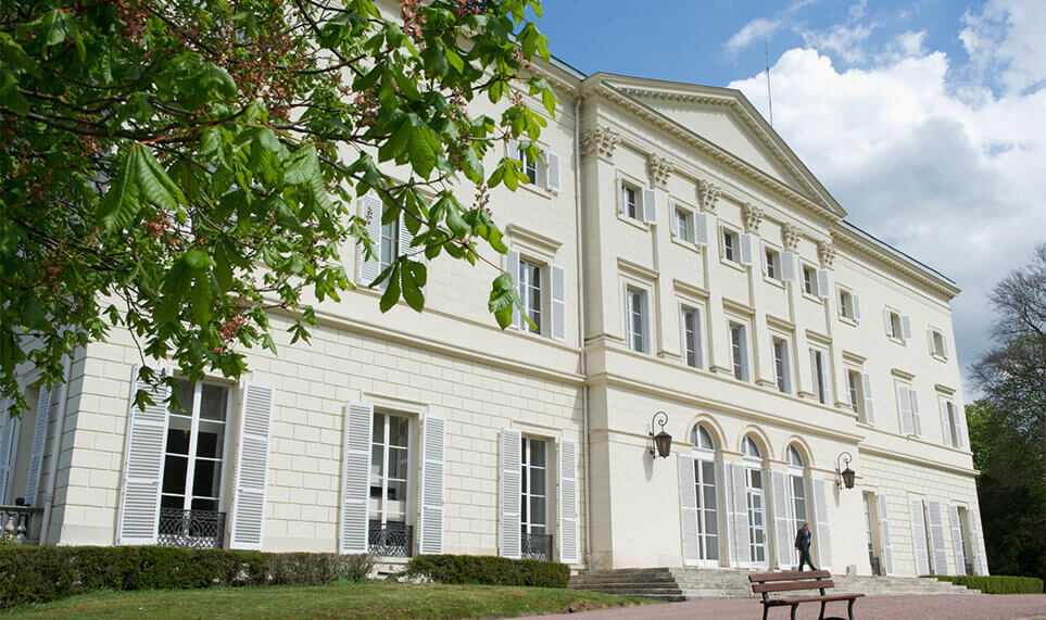 Khuôn viên của trường Thương mại cao cấp HEC Paris