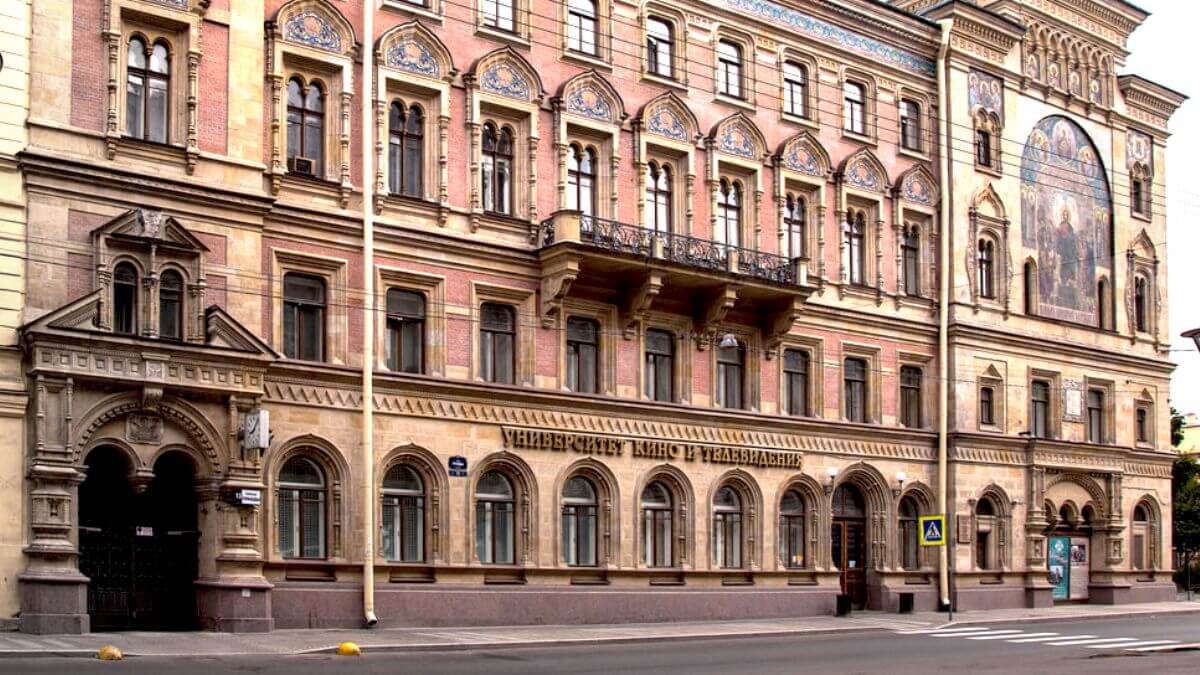 Kiến trúc mang đậm nét đẹp cổ điển của Viện Điện ảnh và Truyền hình Saint Petersburg