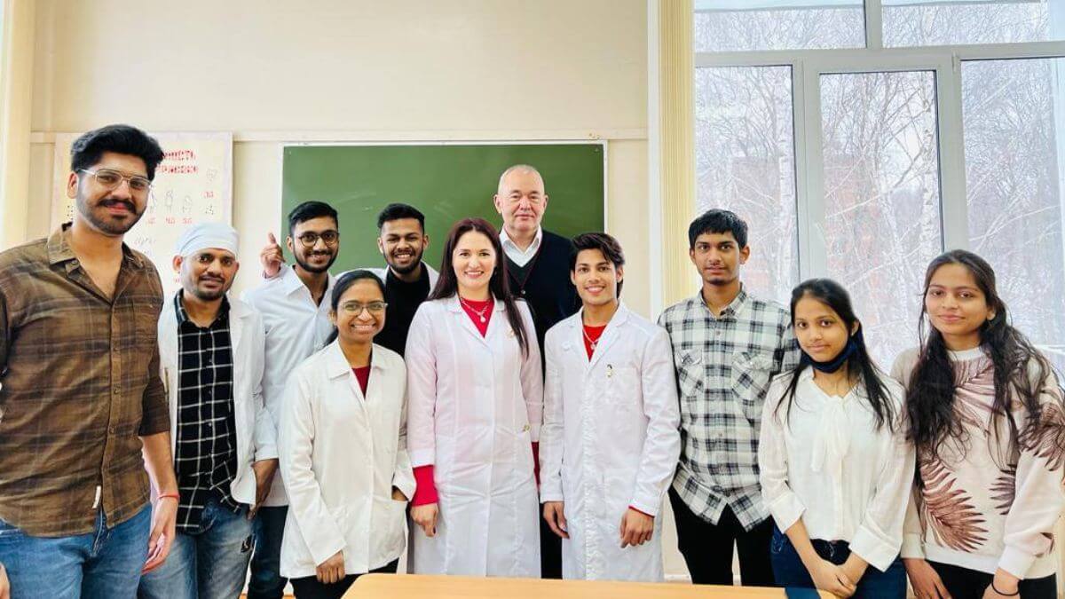 Học viện Y khoa Izhevsk luôn chào đón mọi sinh viên đến tham gia học tập