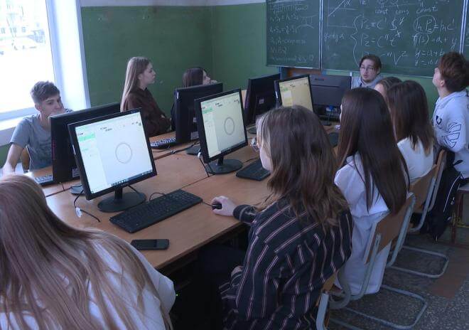 Các giảng viên của trường Đại học bang Bratsk luôn tích cực hỗ trợ sinh viên trong học tập