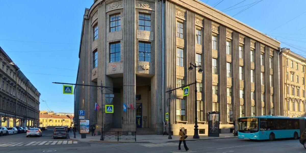 Hệ thống cơ sở vật chất hiện đại tại trường Đại học Công nghệ và Thiết kế Công nghiệp Saint Petersburg