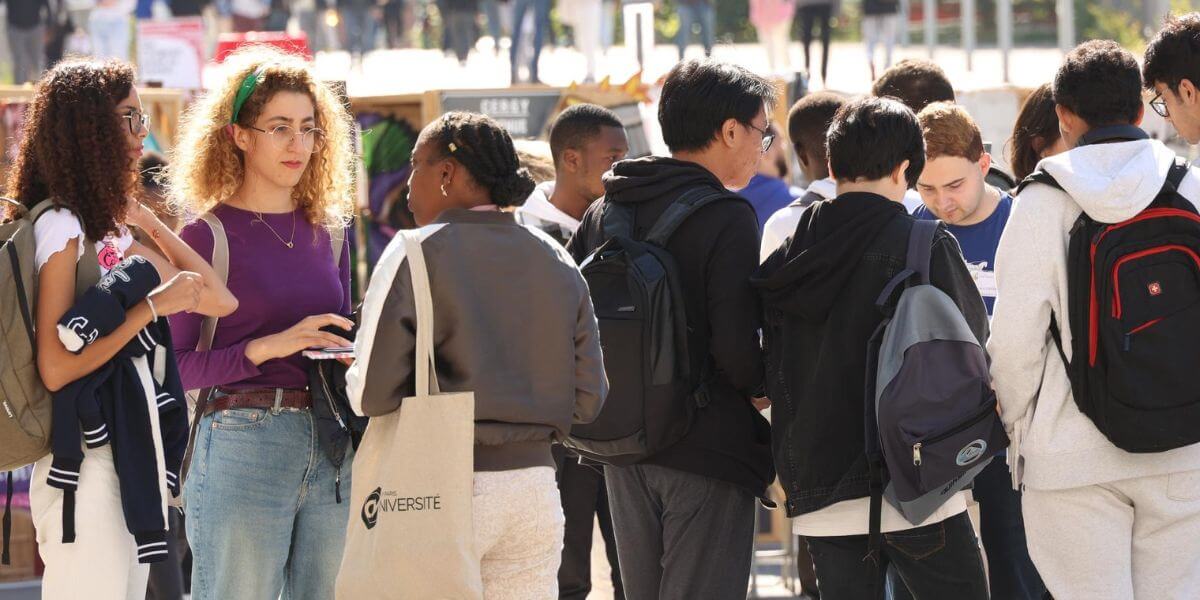 Môi trường học tập sôi động tại trường Đại học CY Cergy Paris