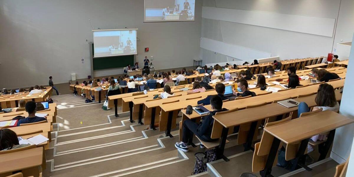 Những giờ học thú vị tại trường Đại học Picardie Jules Verne