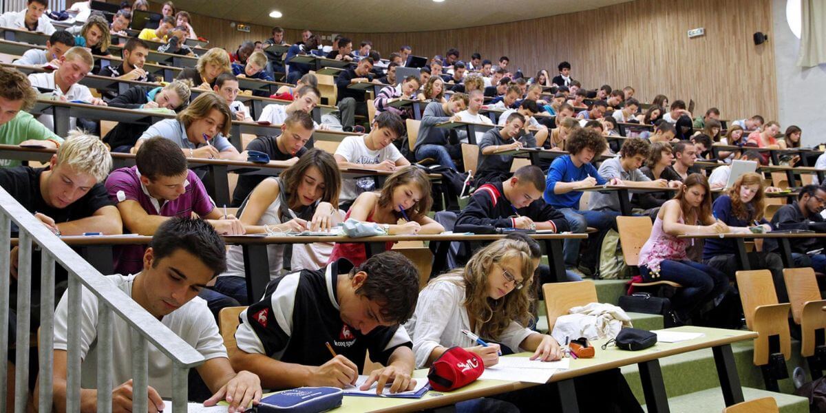 Nhiều sinh viên đăng ký học tập tại trường Đại học Reims Champagne-Ardenne