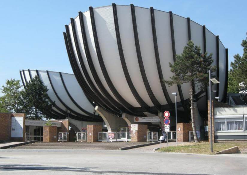 Khuôn viên mang nét đẹp độc đáo của trường Đại học Reims Champagne-Ardenne