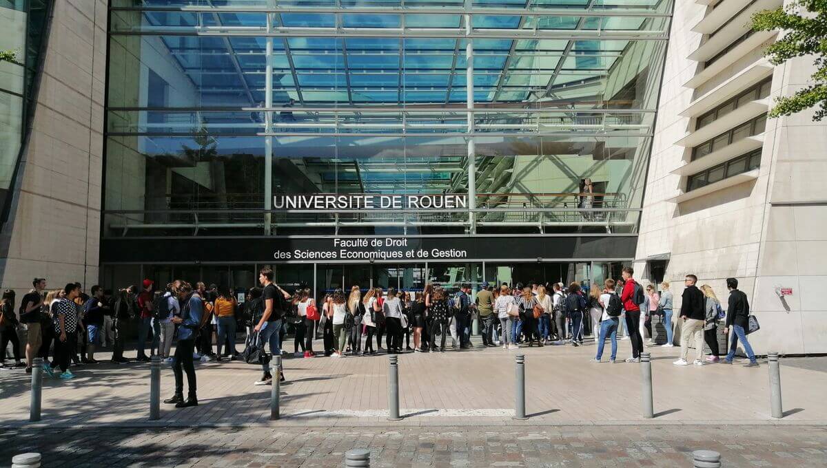Trường Đại học Rouen Normandy luôn xây dựng hệ thống cơ sở vật chất hiện đại để phục vụ sinh viên