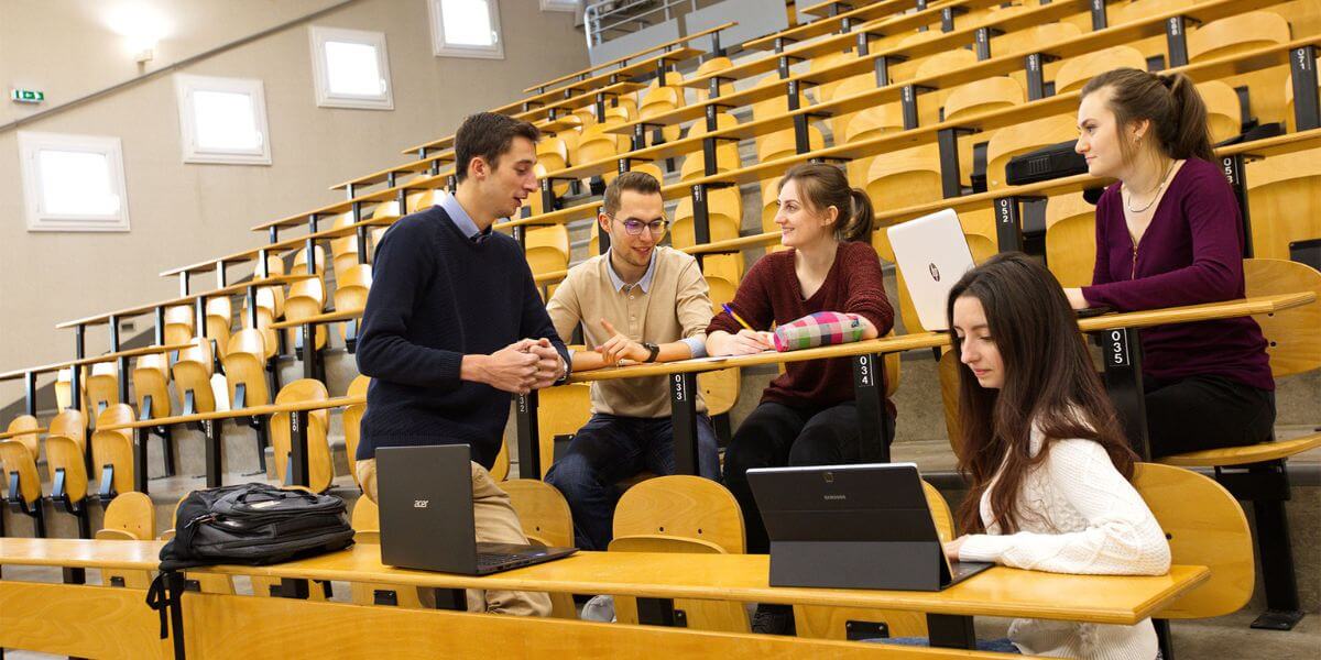 Sinh viên luôn nỗ lực học tập khi đến với trường Đại học Rouen Normandy