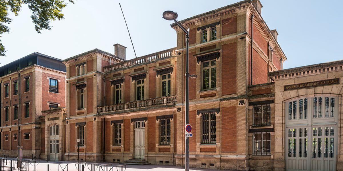 Trường Đại học Toulouse 1 là nơi nổi tiếng với các chương trình đào tạo đa dạng và chất lượng