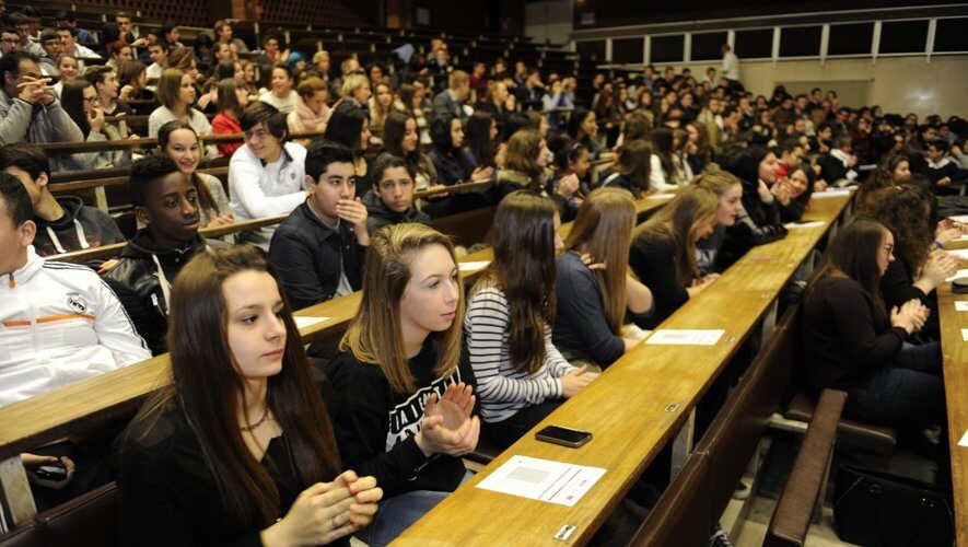 Nhiều sinh viên đăng ký học tập và nghiên cứu tại trường Đại học Toulouse 1