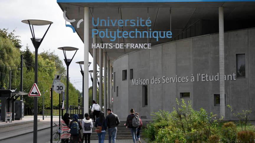 Trường Đại học Bách khoa Hauts-de-France là ngôi trường nổi tiếng với chất lượng đào tạo cao