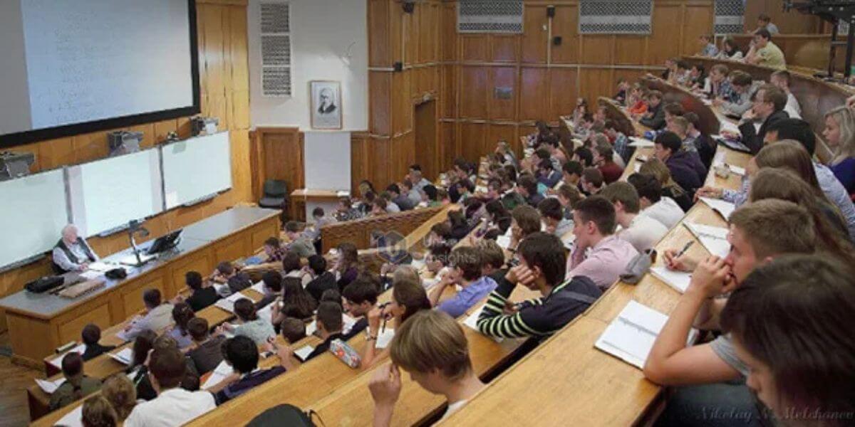 Những tiết học thú vị tại trường Đại học bang Irkutsk