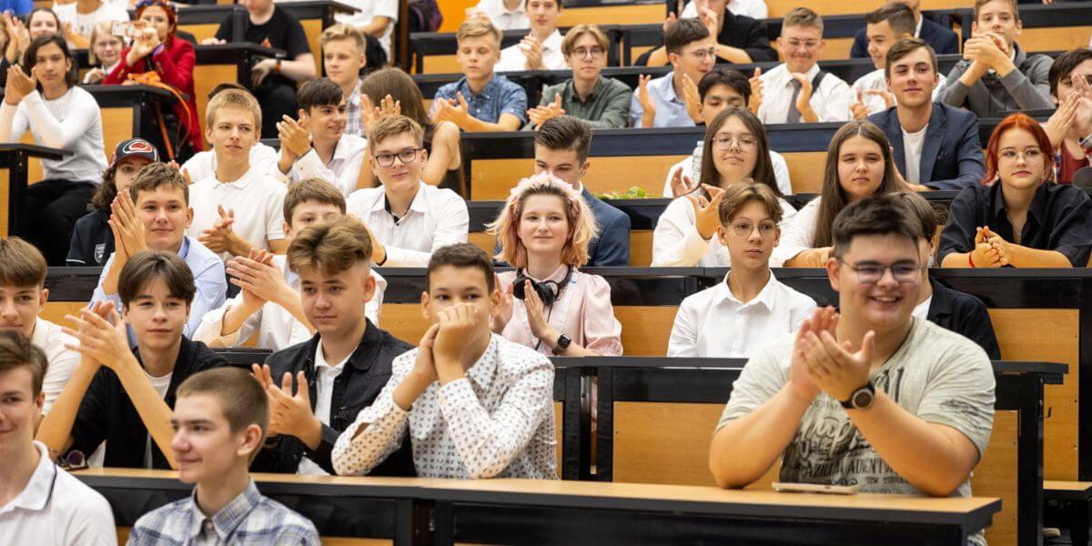 Trường Đại học Hàng không Moscow luôn chào đón mọi sinh viên đến tham gia học tập và nghiên cứu