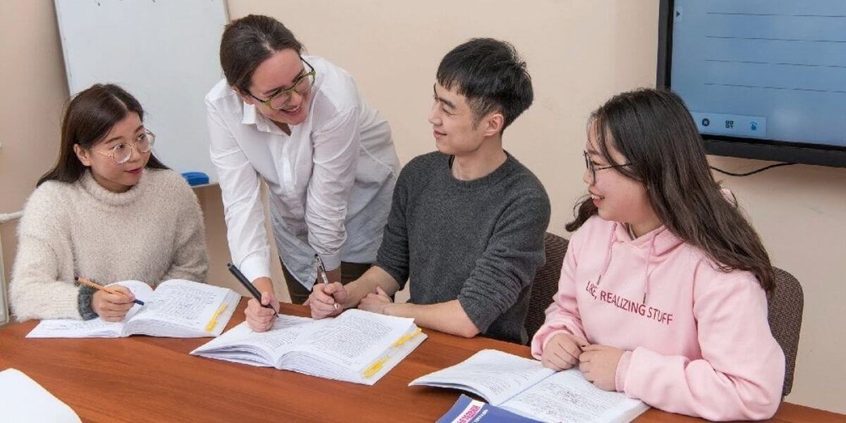 Các giảng viên luôn tích cực hỗ trợ sinh viên trong quá trình học tập