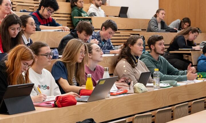 Những giờ học tại trường Đại học Jean Monnet