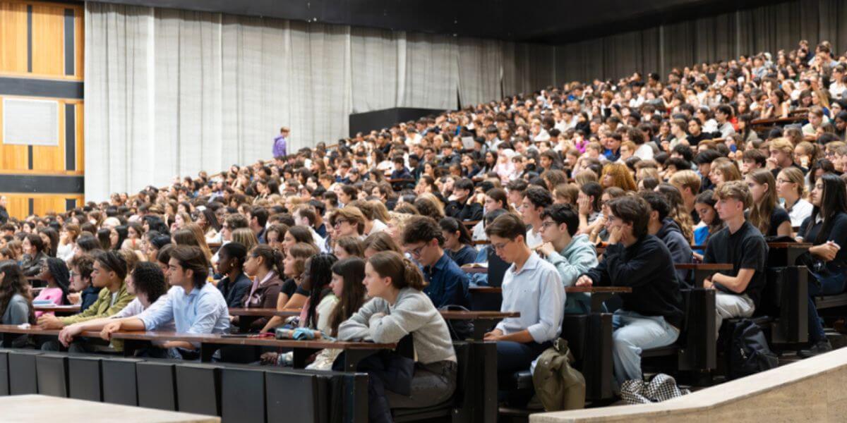 Nhiều sinh viên đều lựa chọn trường Đại học Paris II là điểm đến để học tập và rèn luyện
