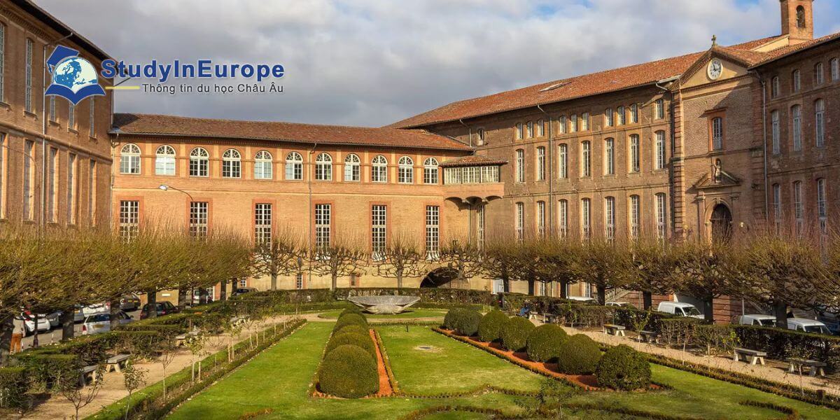 Review Trường Đại học Toulouse 1 (Université Toulouse 1 Capitole)
