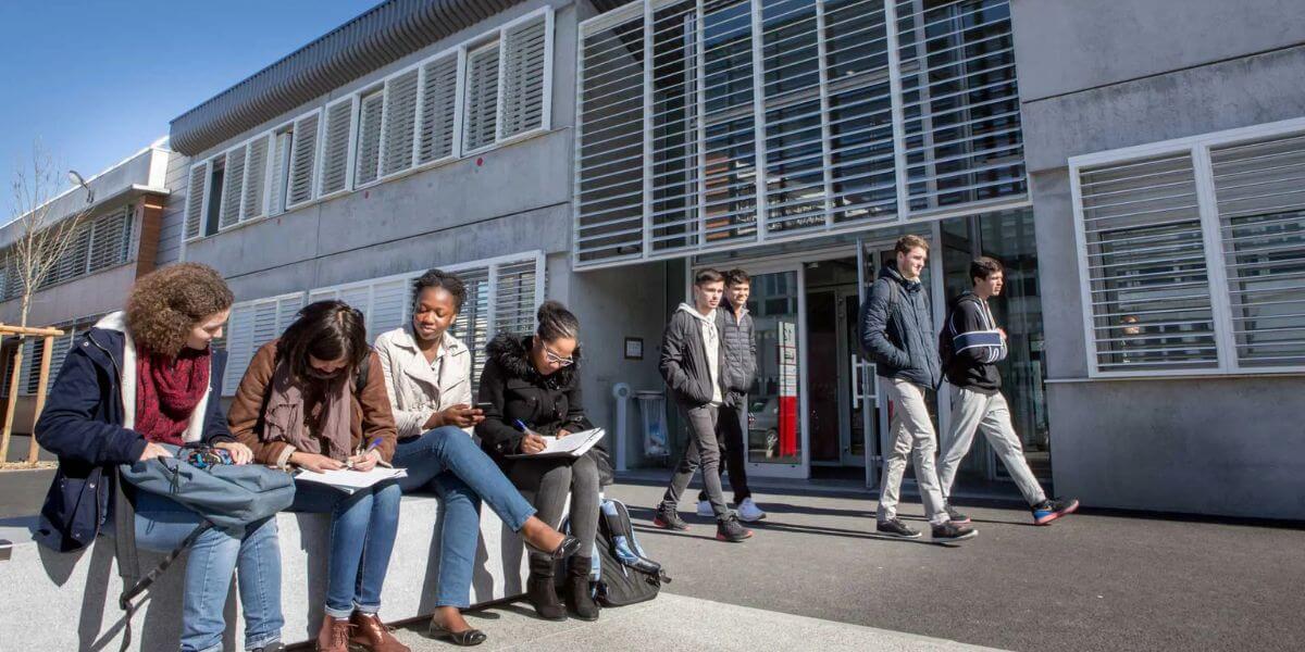 Viện khoa học ứng dụng quốc gia Toulouse là điểm đến được nhiều sinh viên quốc tế hướng đến để học tập