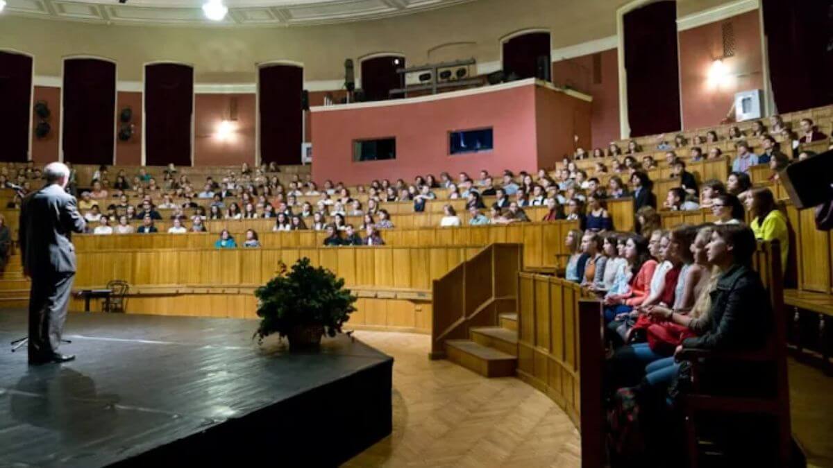 Môi trường học tập tại Viện Nghệ thuật Biểu diễn Quốc gia Nga