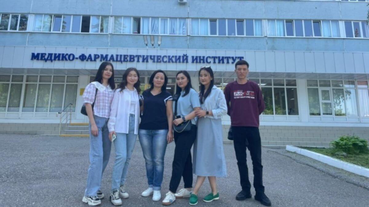 Học viện Dược phẩm Pyatigorsk luôn chào đón mọi sinh viên đến tham gia học tập, nghiên cứu