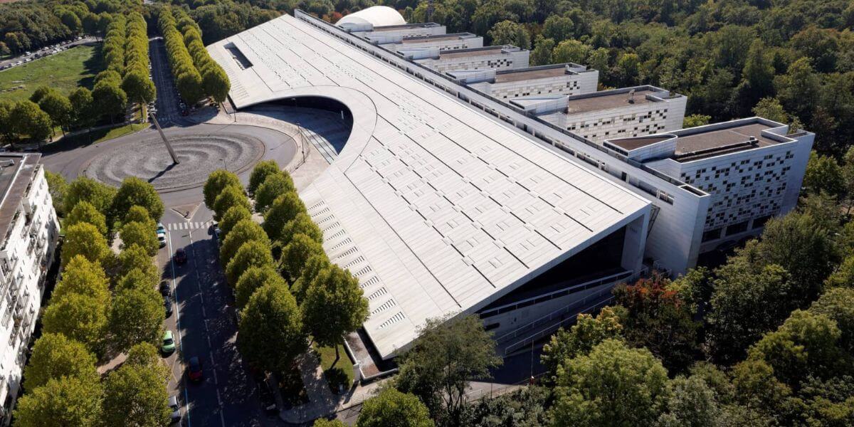 Khuôn viên hiện đại của trường Đại học ESIEE Paris