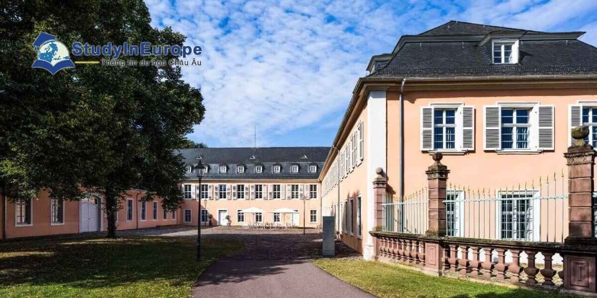 Trường Đại học Tư pháp Schwetzingen