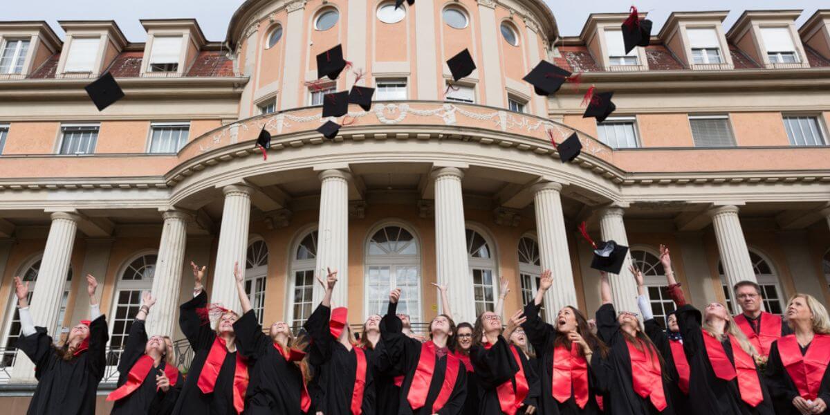 Trường Y khoa MSB Berlin luôn đồng hành cùng sinh viên trên con đường học tập