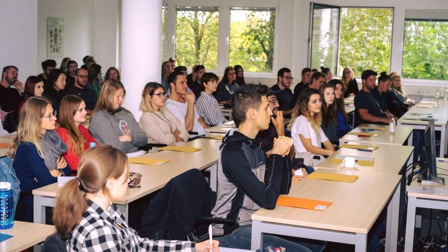 Sinh viên sẽ có cơ hội học tập và tham gia vào các khóa học thực hành khi đến với trường Cao đẳng Y tế Thể thao H:G