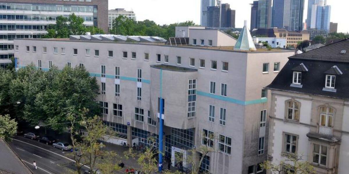 Trường Đại học Âm nhạc Nghệ thuật Biểu diễn Frankfurt là ngôi trường có uy tín cao tại Đức